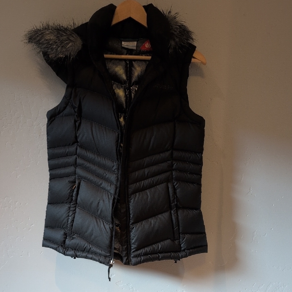 Columbia Black Puffer Vest with Faux Fur Collar